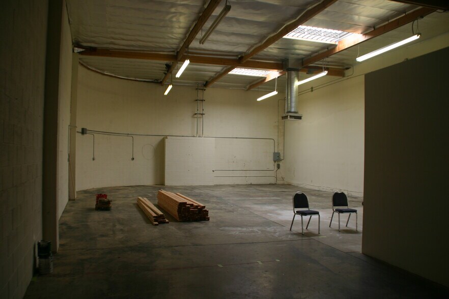 More Photos Of 400 Cypress Ave, Los Angeles Warehouse For Lease