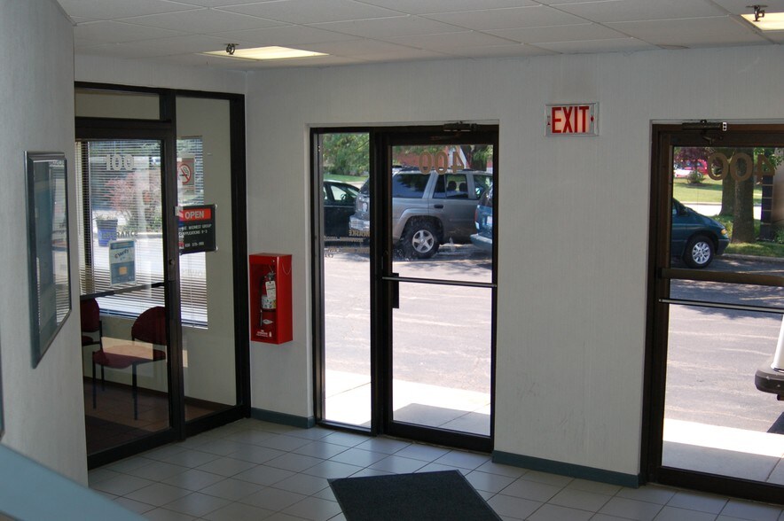 More Photos Of 400 N Schmidt Rd, Bolingbrook Office For Lease