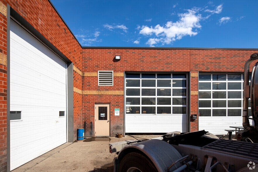 More Photos Of 6950 Tomken Rd, Mississauga Truck Terminal For Sale