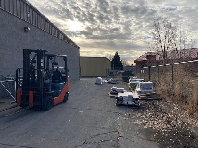 More Photos Of 2463 N Walgreens St, Flagstaff Warehouse For Lease