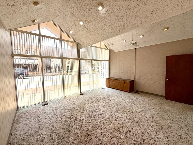 More Photos Of 108 S Main St, Madisonville Office Residential For Sale