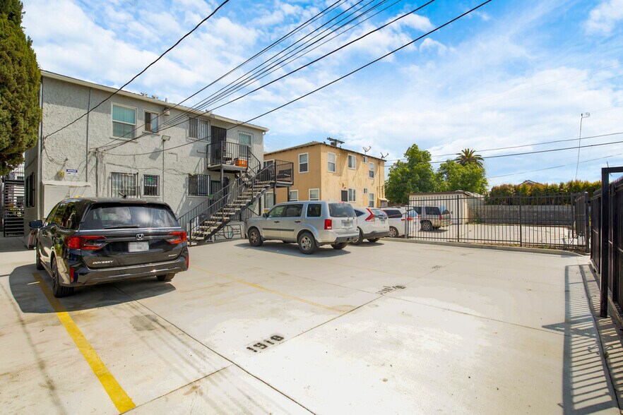 More Photos Of 1920 W 35th St, Los Angeles Multifamily For Sale