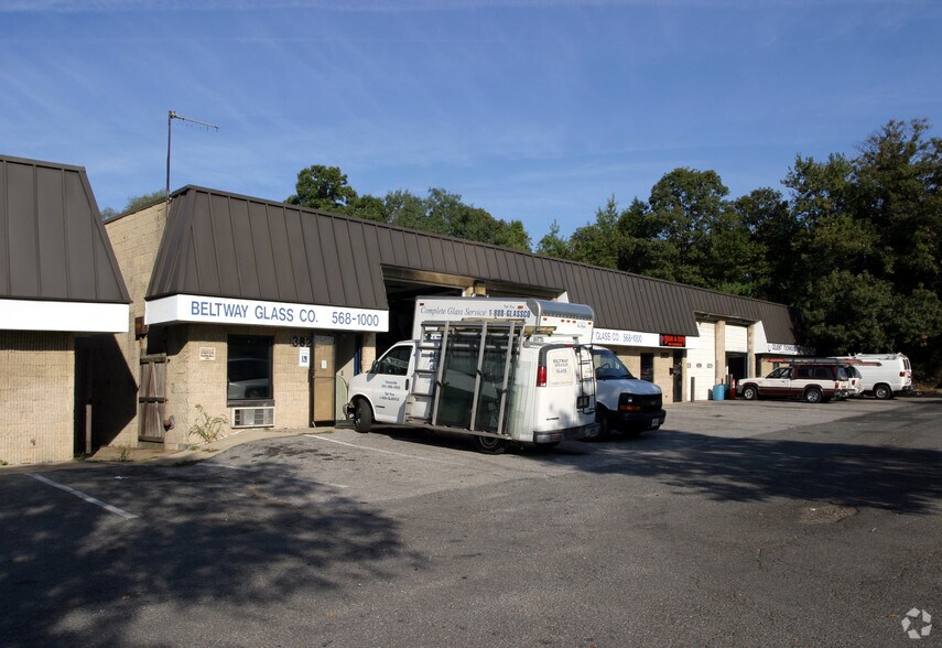 More Photos Of 3821-3827 Penn Belt Pl, Forestville Warehouse For Lease