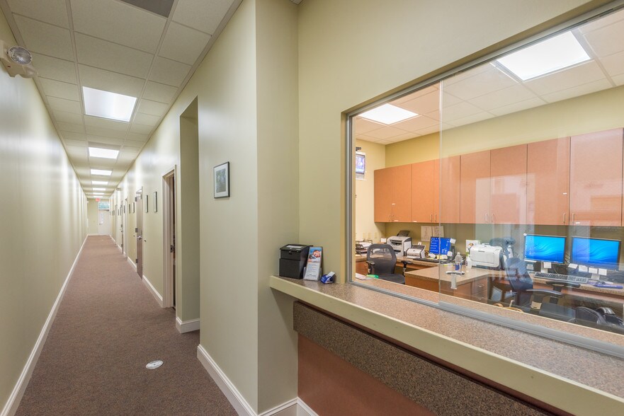 More Photos Of 897 Von Kolnitz Rd, Mount Pleasant Medical For Lease