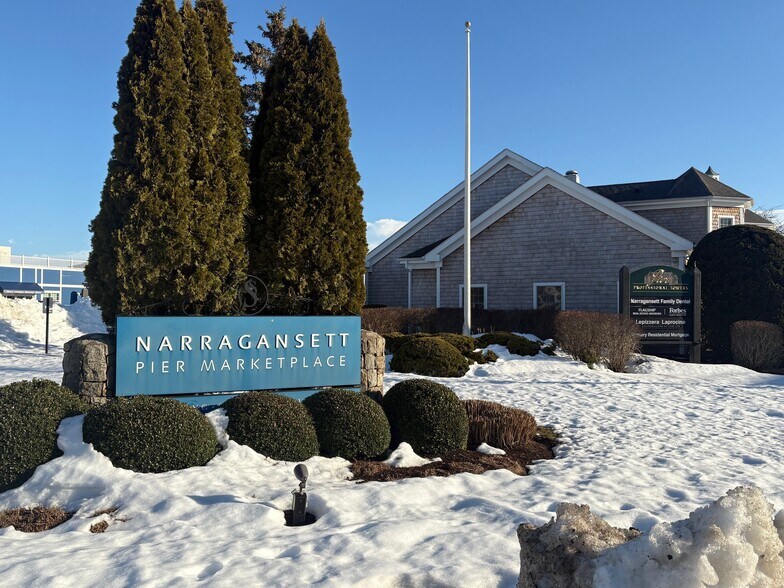 More Photos Of 28 Caswell St, Narragansett Medical For Sale