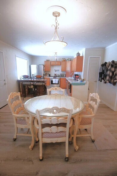 More Photos Of 404 3rd St, Capitan Flex For Sale