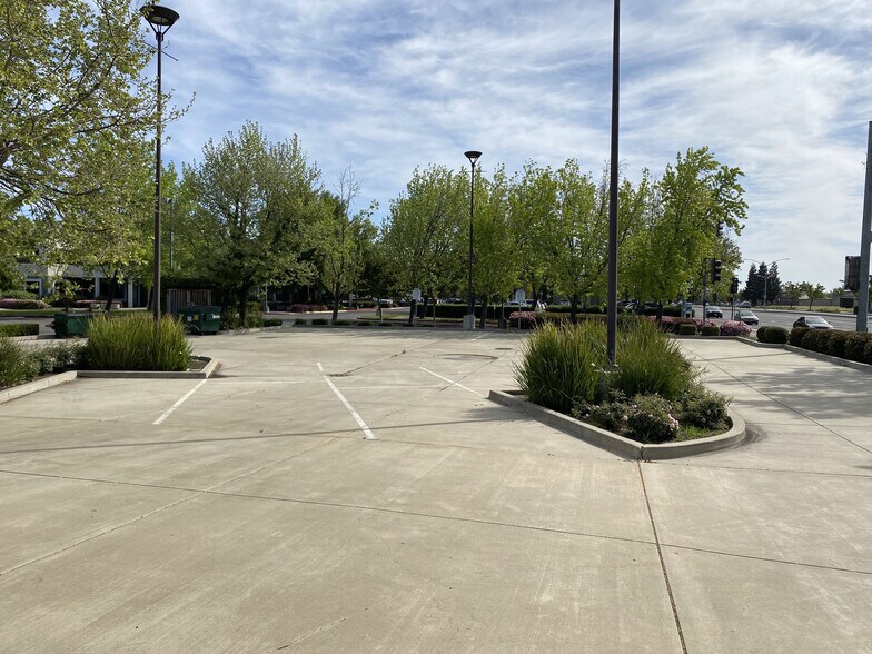 More Photos Of 1547 E March Ln, Stockton Bank For Lease