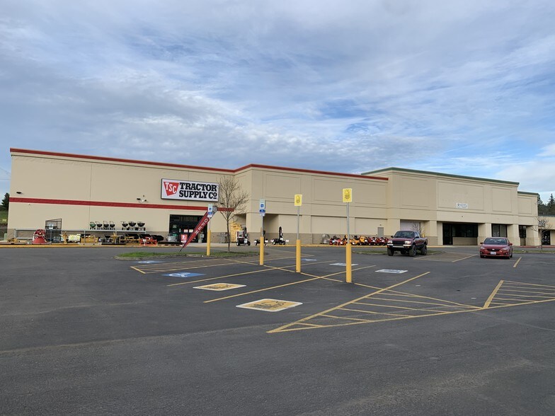 More Photos Of 328-338 Dakota St, Sutherlin General Retail For Lease