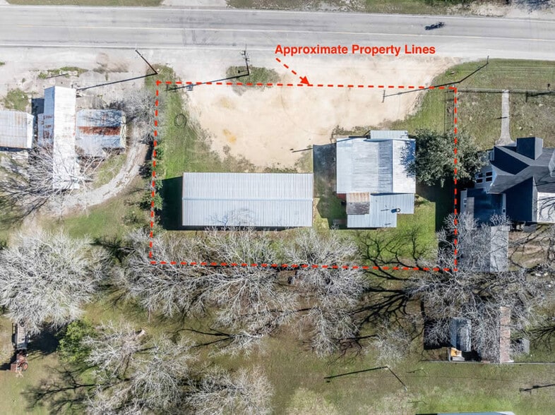 More Photos Of 713 N Riedel St, Yorktown Office For Sale