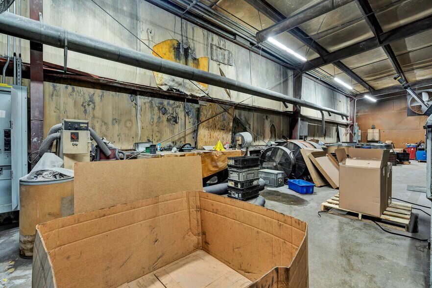 More Photos Of 2450 Riverside Drive, Chattanooga Warehouse For Sale