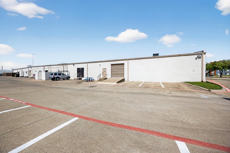 More Photos Of 1720-1748 N Greenville Ave, Richardson Light Manufacturing For Sale