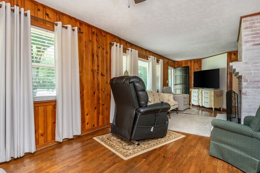 More Photos Of 4270 S Main St, Acworth Office For Sale