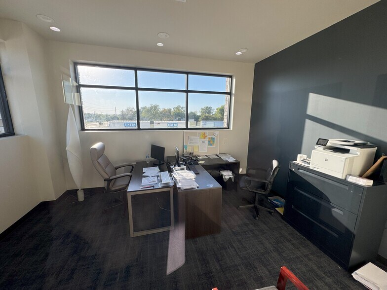 More Photos Of 2800 W Albany St, Broken Arrow Warehouse For Sale