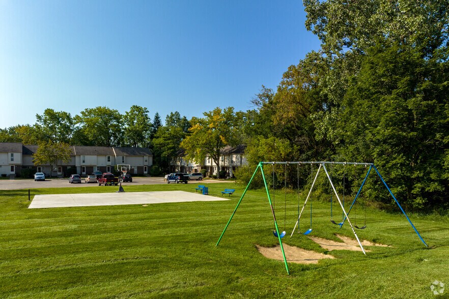 More Photos Of 5238 Dunn Hill Dr, Grand Blanc Apartments For Sale