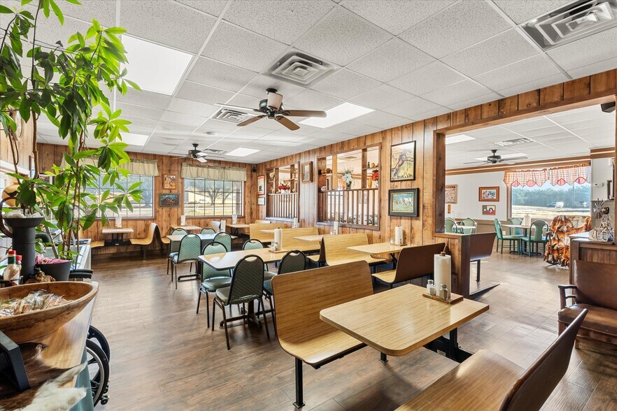 More Photos Of 800 E Main St, Omaha Restaurant For Sale