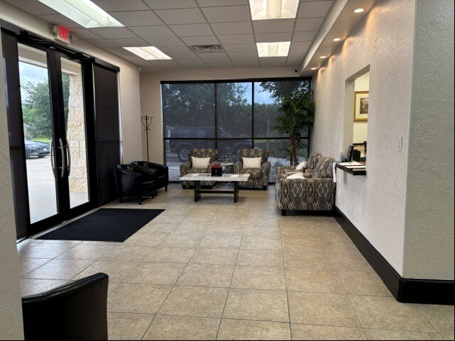 More Photos Of 15010 Lakefair Dr, Richmond Medical For Lease