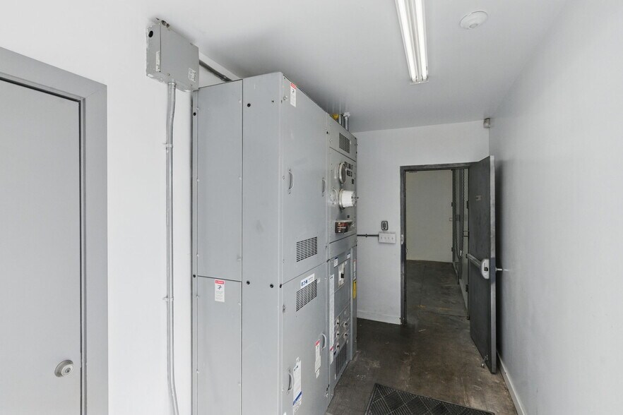 More Photos Of 12819 Main St, Los Angeles Warehouse For Sale