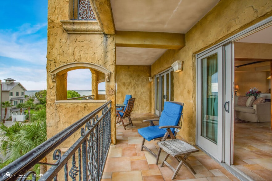 More Photos Of 935 Beachview Dr, Saint Simons Island Hotel For Sale
