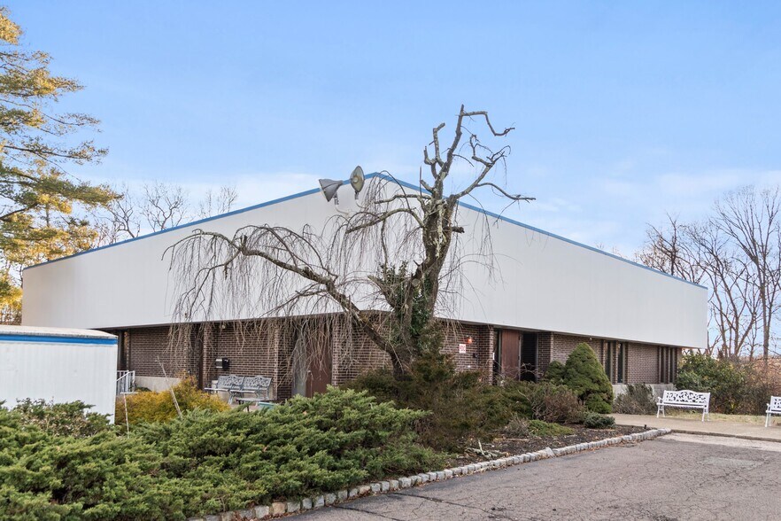 More Photos Of 6 Raritan Rd, Oakland Warehouse For Sale