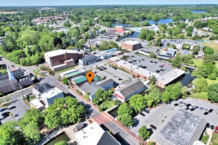 More Photos Of 10 S Walnut St, Milford Restaurant For Sale