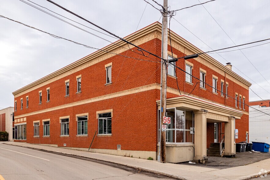 More Photos Of 212 Rue Hériot, Drummondville Office For Sale
