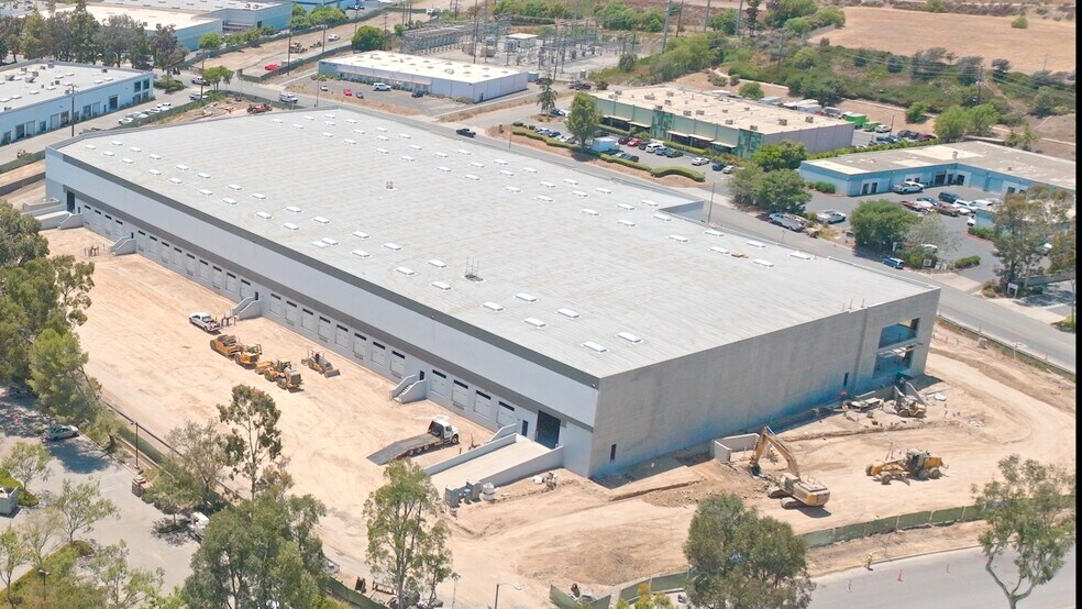 More Photos Of 1300 Lawrence, Thousand Oaks Manufacturing For Lease