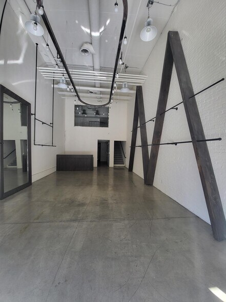More Photos Of 1100 S San Pedro St, Los Angeles Storefront For Lease