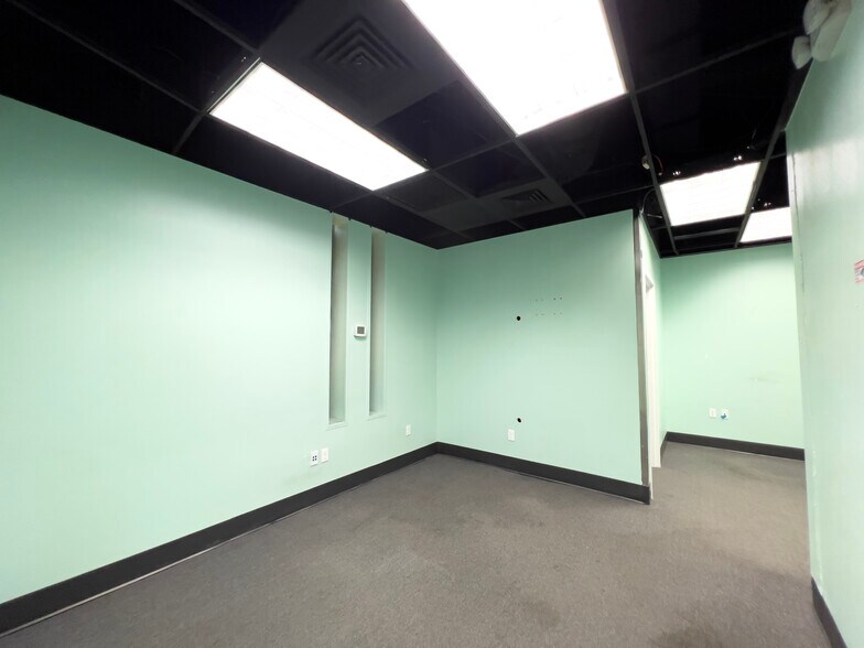 More Photos Of 3400 NE 2nd Ave, Miami Restaurant For Sale