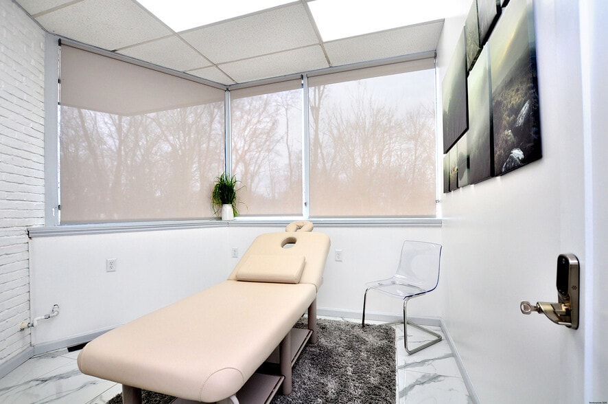 More Photos Of 258 Windsor Ave, Windsor Freestanding For Sale