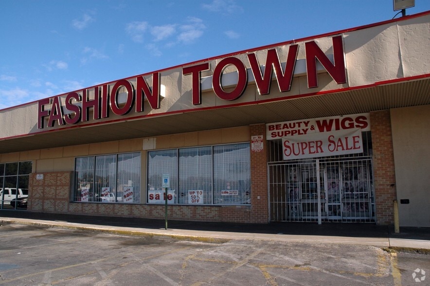 More Photos Of 3200 S Lancaster Rd, Dallas General Retail For Lease