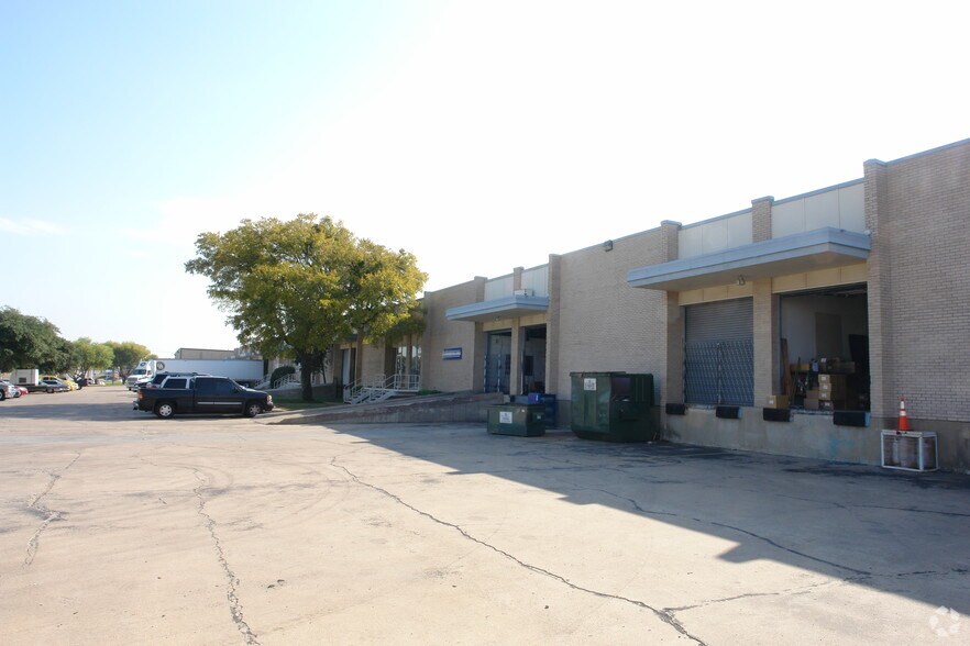 More Photos Of 3426-3442 Dalworth St, Arlington Warehouse For Lease
