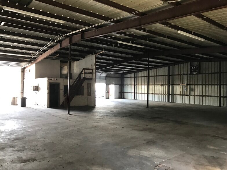 Primary Photo Of 8945 N. Fk. Drive, North Fort Myers Distribution For Lease