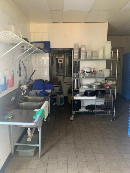 More Photos Of 17140 E Warren Ave, Detroit Fast Food For Sale