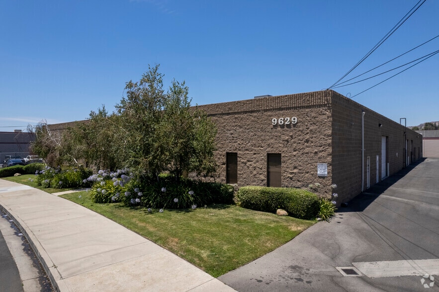 More Photos Of 9627-9629 Owensmouth Ave, Chatsworth Manufacturing For Lease