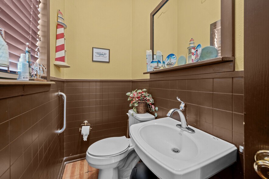 More Photos Of 1208 W Clayton St, Dayton Medical For Sale