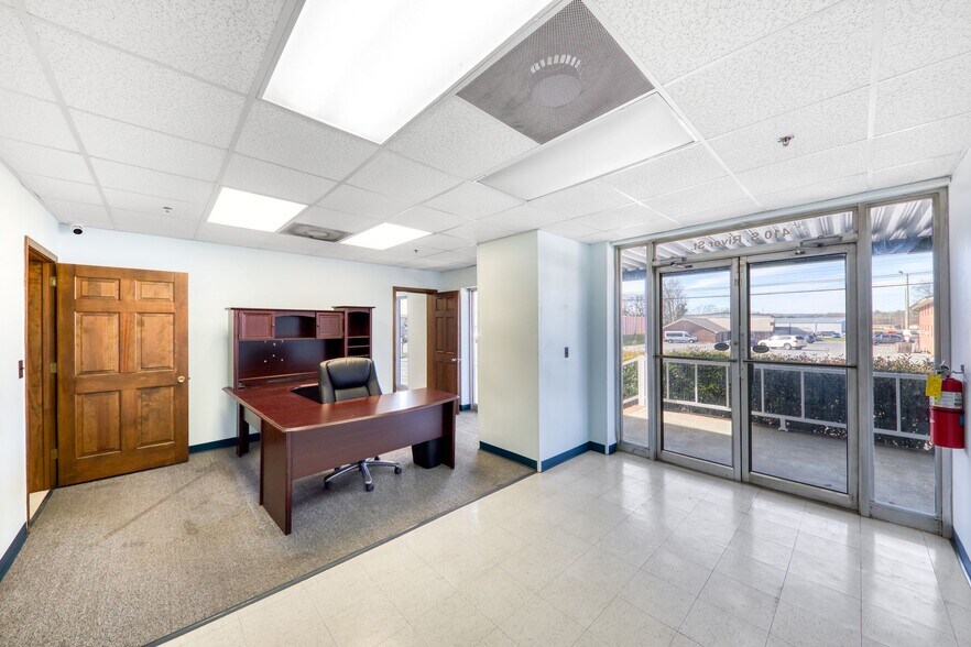 More Photos Of 410 S River St, Calhoun Warehouse For Lease