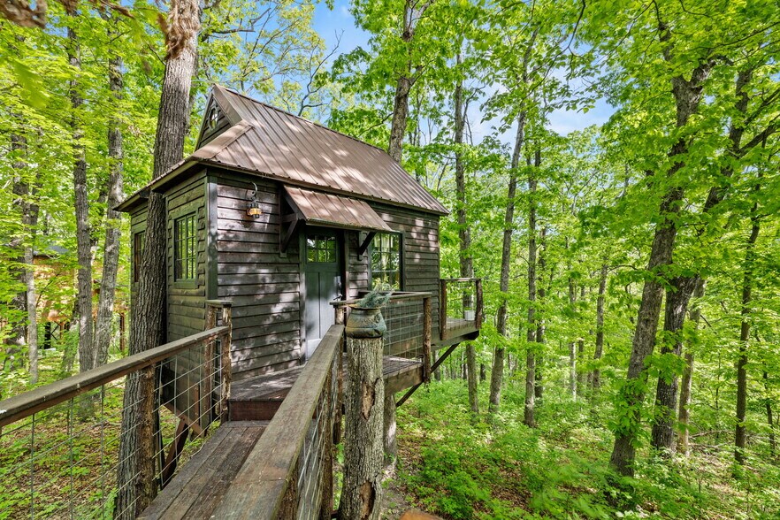 More Photos Of 22468 State Highway 112, Cassville Specialty For Sale