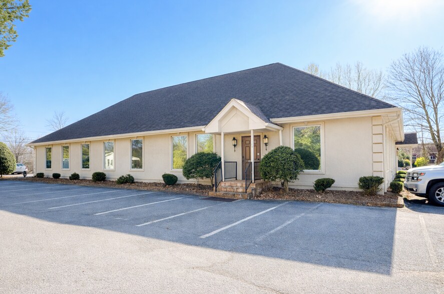 More Photos Of 1403 Eastchester Dr, High Point Office For Lease