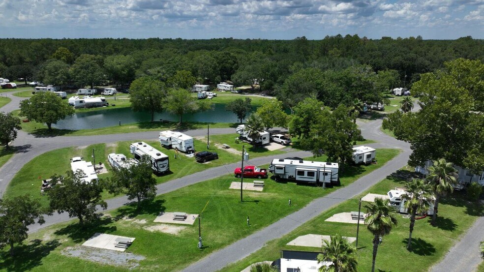 More Photos Of 17500 NE US Highway 301, Waldo Trailer Camper Park For Sale