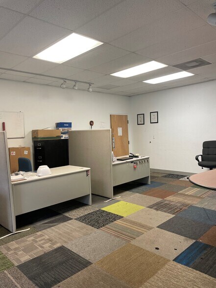More Photos Of 1497 Rail Head Blvd, Naples Manufacturing For Sale