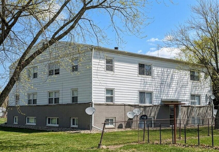 More Photos Of 522 N Main St, Hanna City Apartments For Sale
