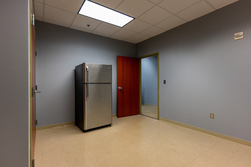 More Photos Of 7001 Heritage Village Plz, Gainesville Office For Lease
