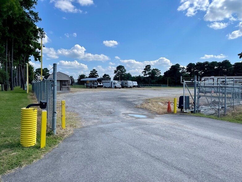 More Photos Of 20519 Rhodes Dr, Spring Land For Lease