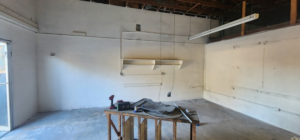More Photos Of 284 S Center St, Pierson Auto Repair For Lease
