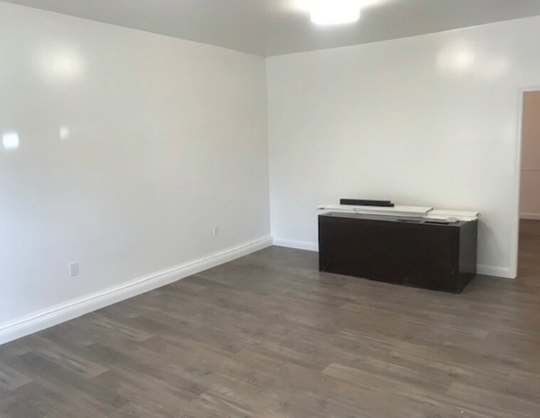 More Photos Of 2631-2635 Seminary Ave, Oakland Storefront Retail Office For Lease