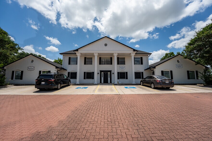 More Photos Of 2003 Medical Pky, San Marcos Medical For Sale