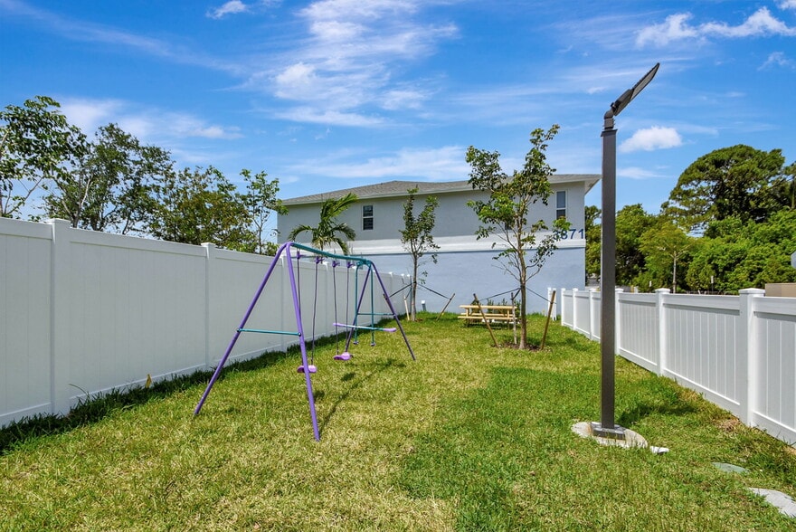 More Photos Of 3871 Patio Ct, Lake Worth Apartments For Sale