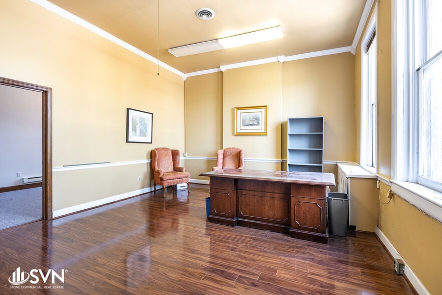 More Photos Of 201 W Short St, Lexington Office For Sale