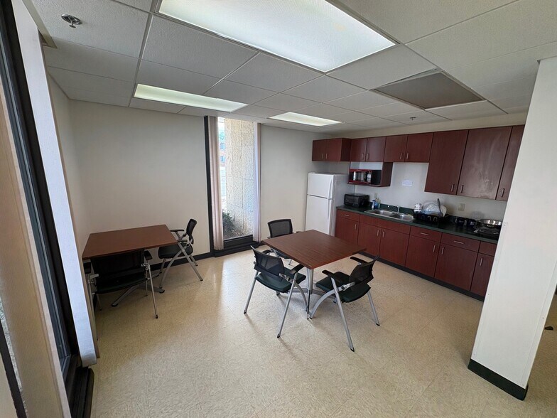 More Photos Of 10533 W National Ave, West Allis Office For Sale