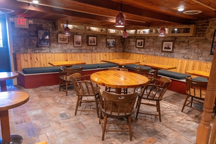 More Photos Of 1111 Washington St, Pella Hospitality For Sale